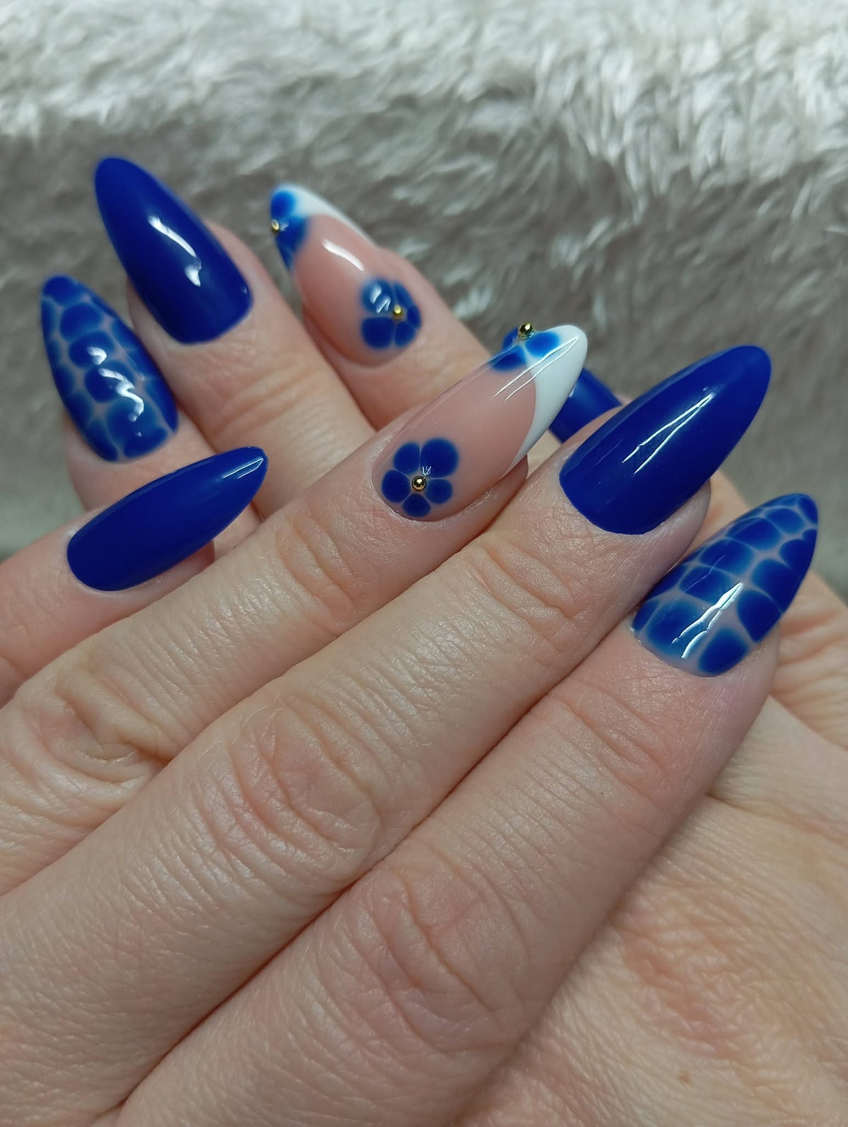 Press-on nails faites main Reims - Fleur Saphir - Glowx Nails