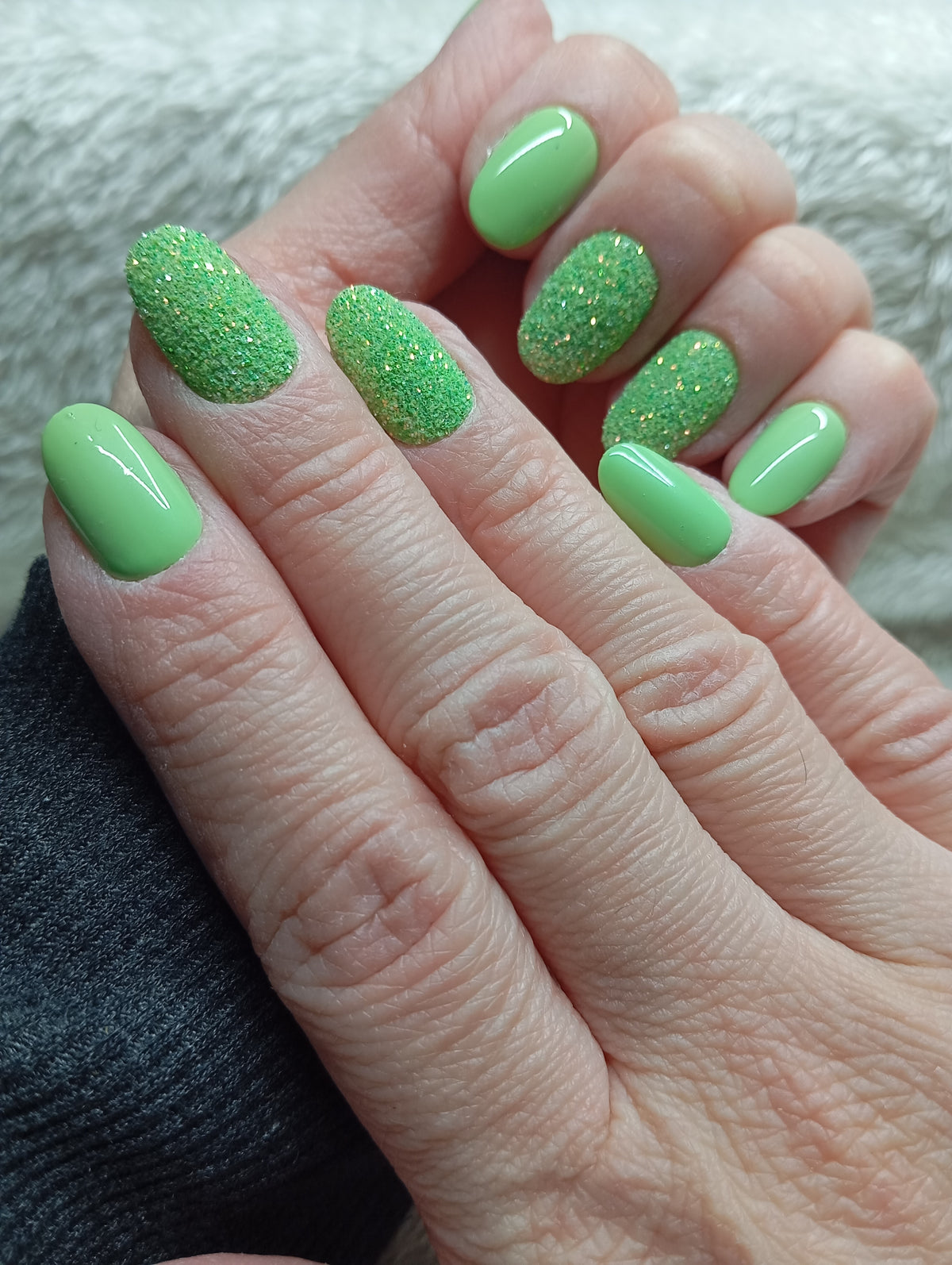 Press-on nails faites main Reims - Pistache Pétillante - Glowx Nails