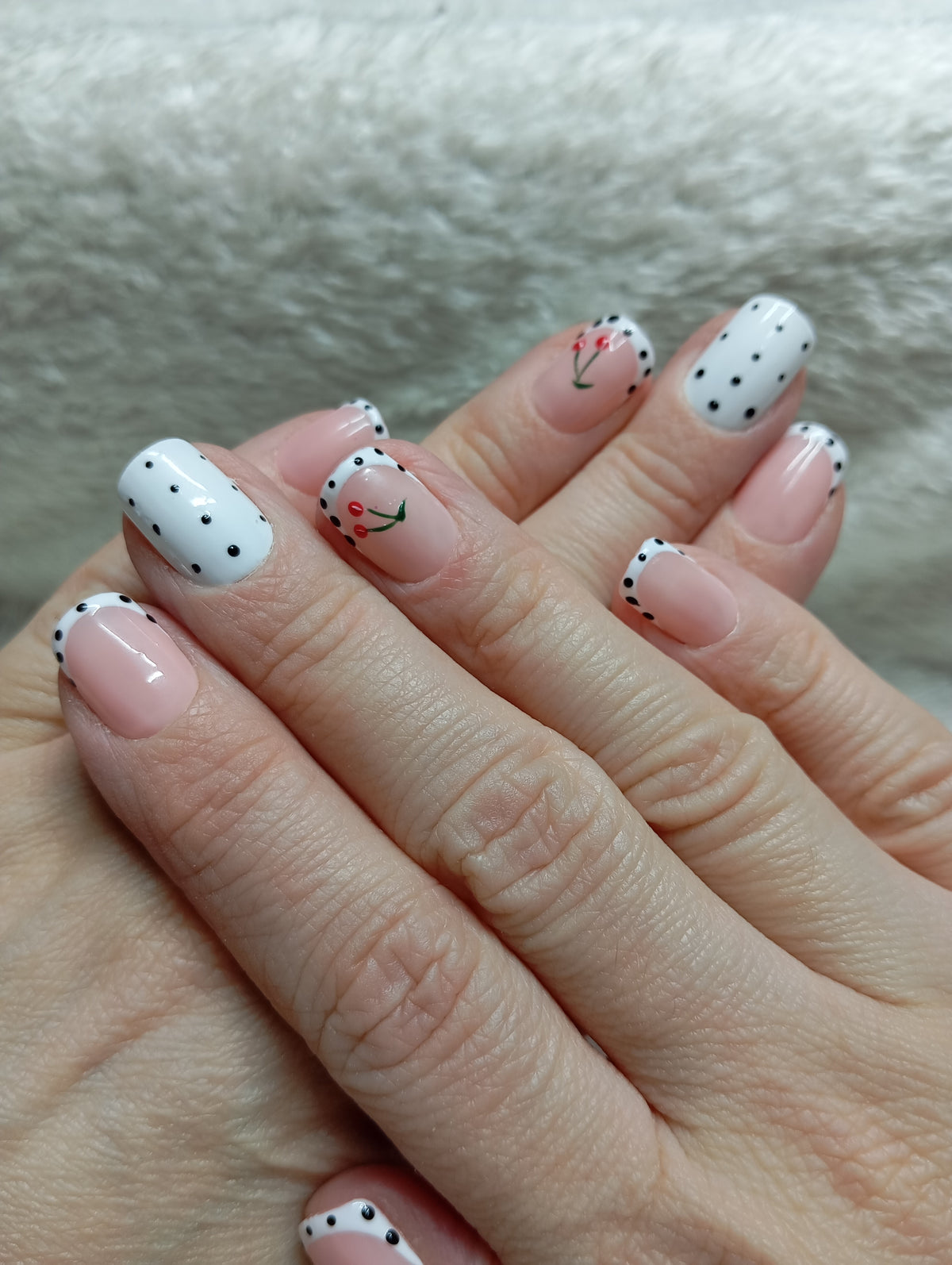 Press-on nails faites main Reims - Cerise Parisienne - Glowx Nails
