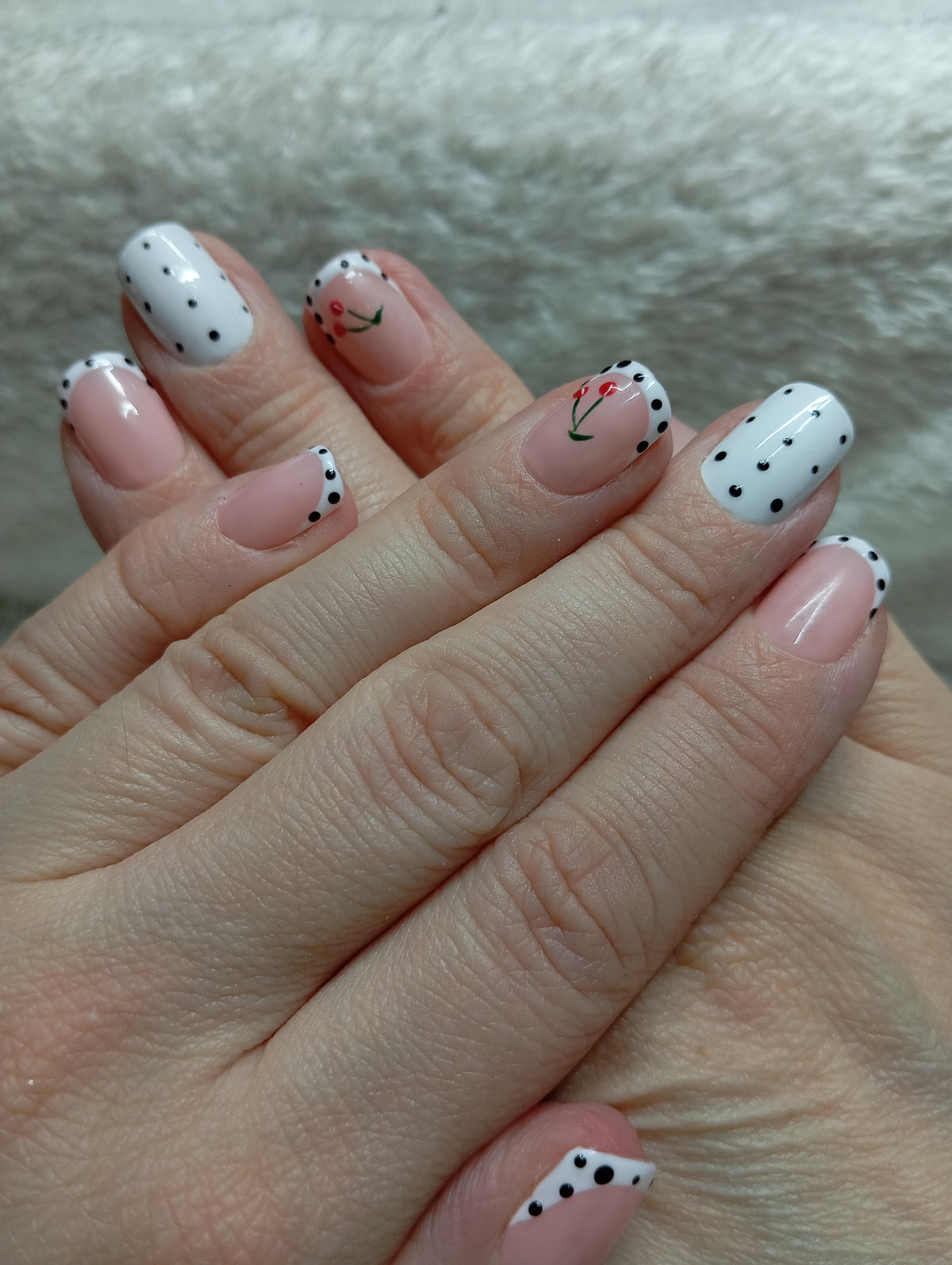 Press-on nails faites main Reims - Cerise Parisienne - Glowx Nails