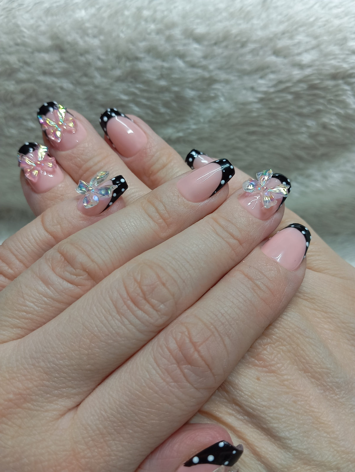 Press-on nails faites main Reims - Nœud Cristal - Glowx Nails